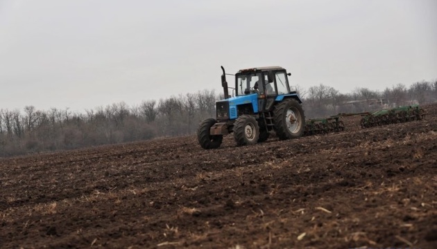  В Україні почали сіяти озимі зернові культури 