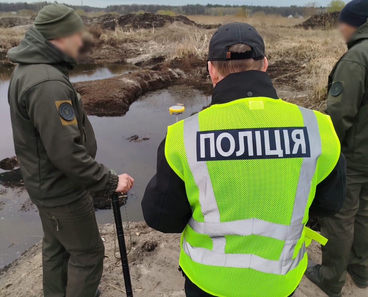  «Незаконно видобули сапропель зі збитками державі 26,7 млн грн: трьом зловмисникам повідомлено про підозру», - Нацполіція 