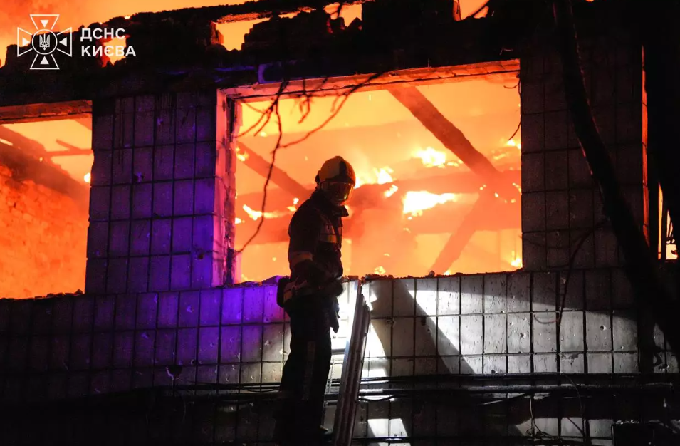  Російська атака на Київ і область забрала життя 12 людей, понад 20 постраждали 