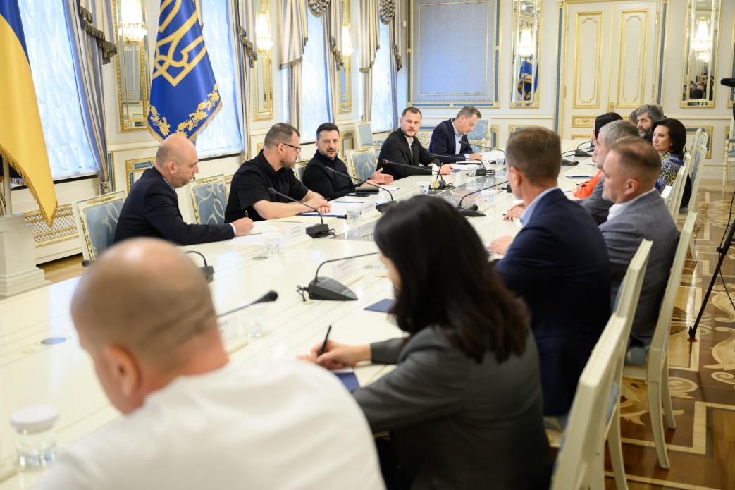  Зеленський доручив розширити підтримку бізнесу, який працює під загрозою російських ударів 