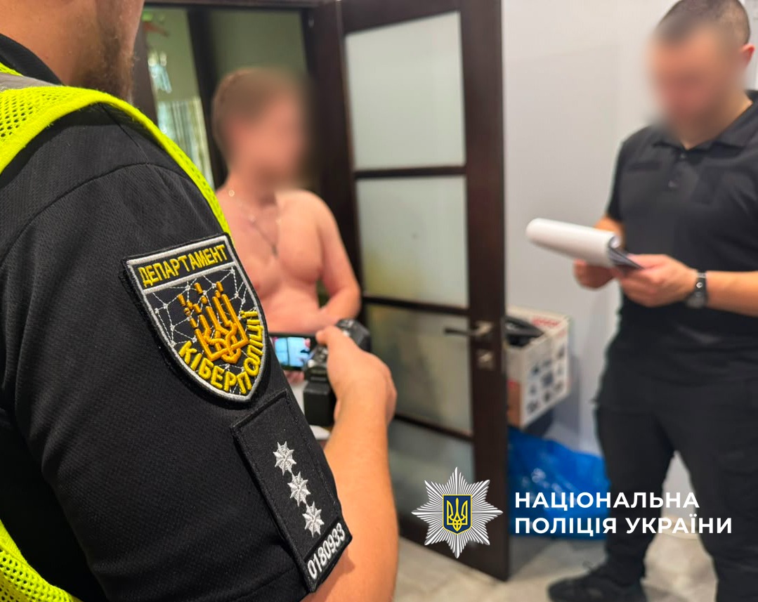  Українські поліцейські оголосили підозри ще чотирьом учасникам шахрайського кол-центру 