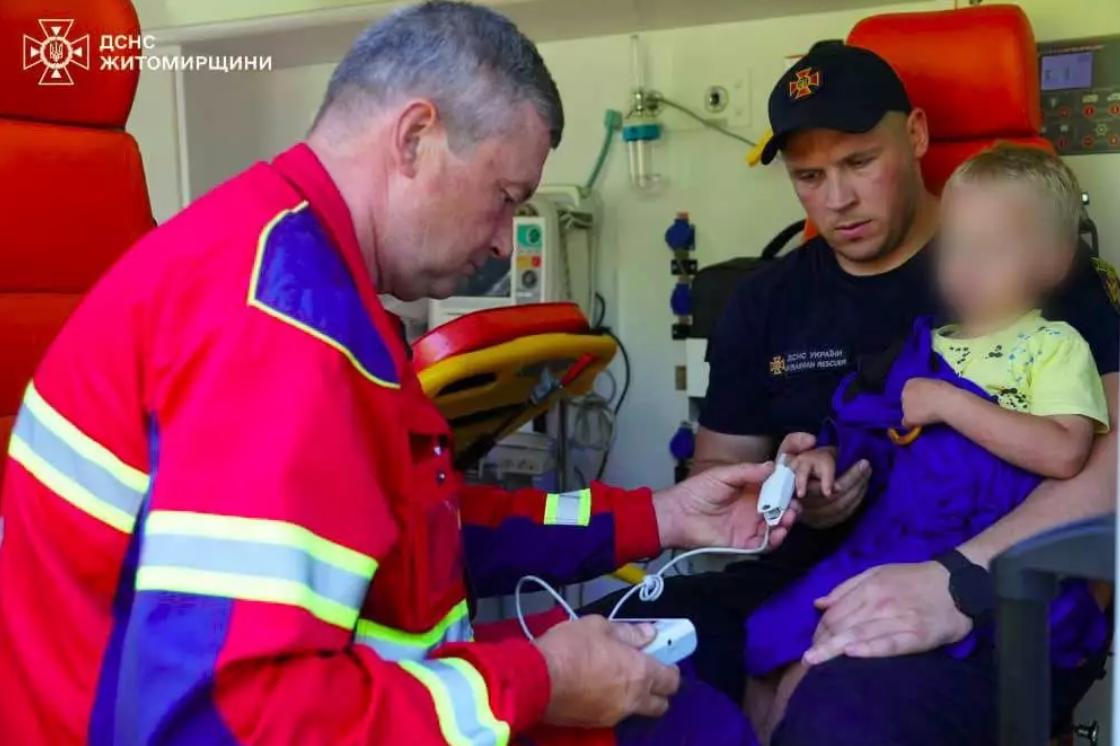  На Житомирщині поліцейські, рятувальники та нацгвардійці спільними зусиллями розшукали 2,5-річного хлопчика 