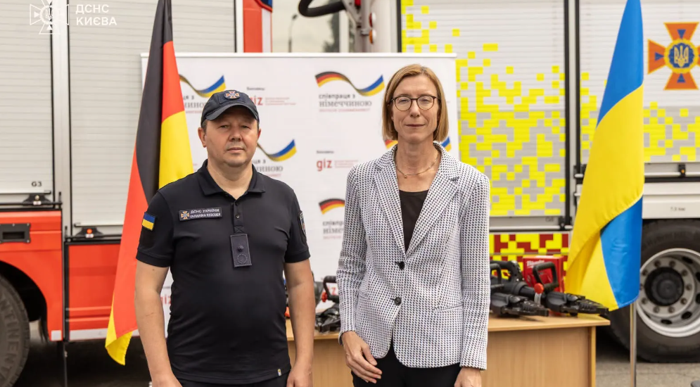  Німеччина передала рятувальникам ДСНС 10 комплектів обладнання для порятунку з-під завалів 