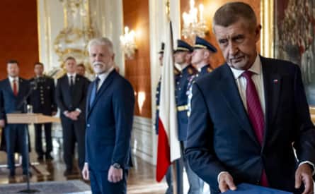  Прем'єр Чехії хотів би, щоб президент великодушно відмовився від поїздки на саміт НАТО 