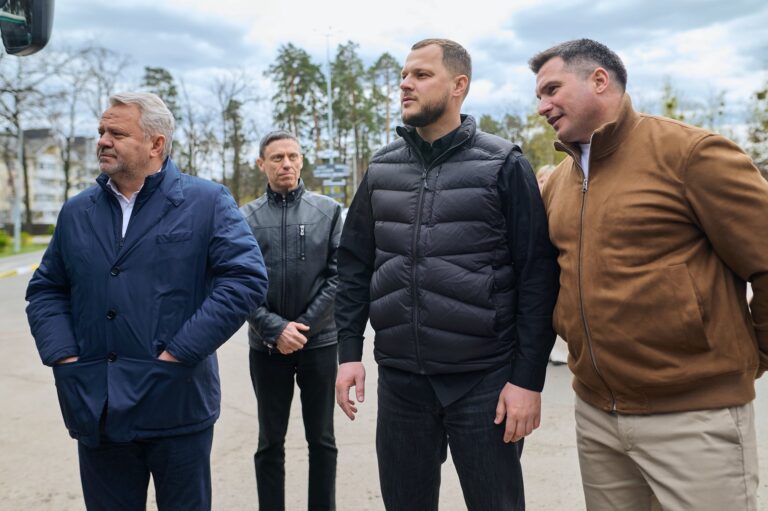  Бучанська громада отримала чотири автобуси від партнерів із Франції 