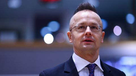  Сійярто заявив, що "ніколи не служив" інтересам Росії 