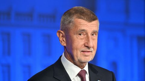  Прем’єр Чехії прямо підтримав Орбана перед вирішальним для нього днем виборів 