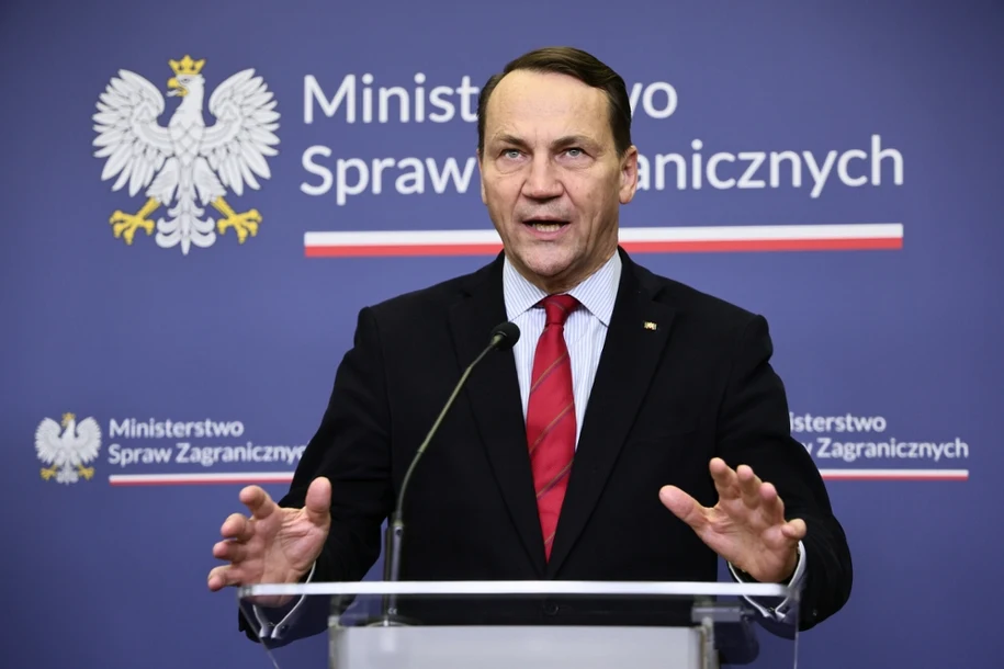  Сікорський обурений рішенням Угорщини про 90 млрд для України 