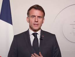  Макрон визнав, що робив "великі помилки", коли був занадто самовпевнений 