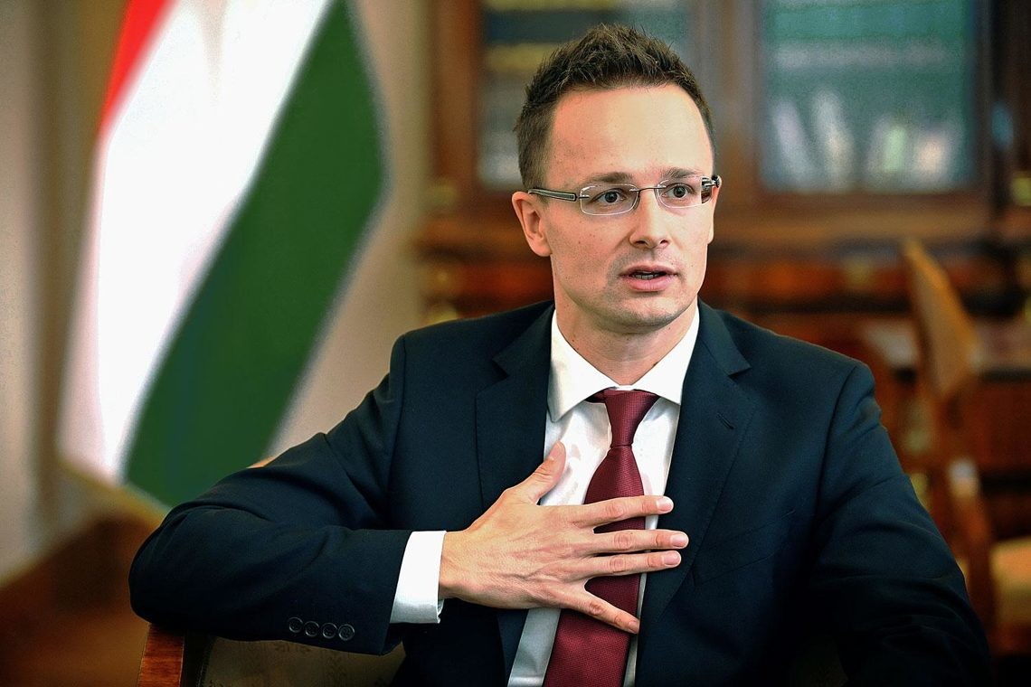  Сійярто відкрито підтримав нелегальне переправлення українців через кордон 
