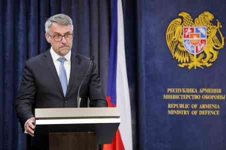  Новий глава МВС Чехії зняв український прапор з будівлі 