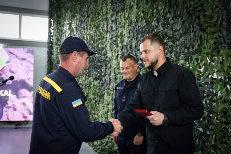  На Київщині відзначили День рятівника: вітання та нагороди для героїв служби 