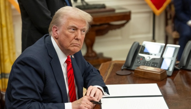  Трамп планує у п’ятницю провести розмову з Сі 