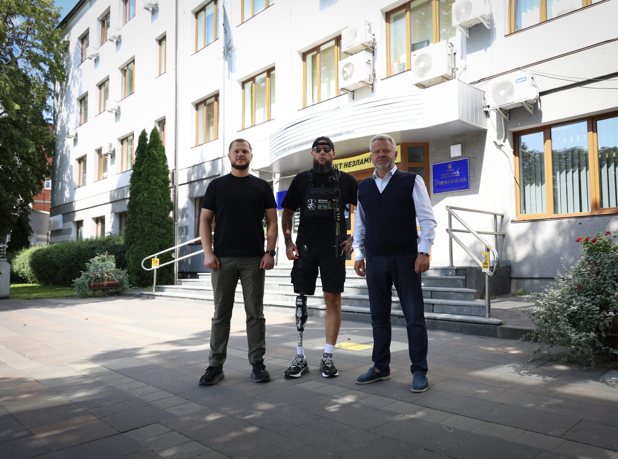  Ветеран, який пройшов війну, допомагає зробити Бучу безбар’єрною 