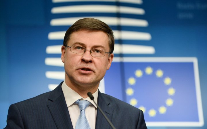  Єврокомісар каже, що фіндопомога Україні залежить від подальших подій щодо НАБУ і САП 