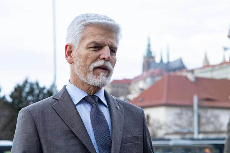  Президент Чехії: без переходу на євро ми можемо відстати 