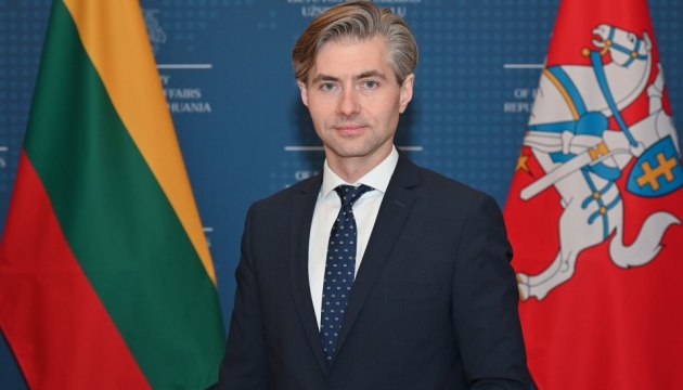  Глава МЗС Литви обурився покаранням литовської спортсменки за антиросійську футболку 