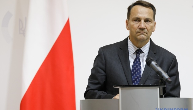  Сікорський запропонував Шольцу передавати соцдопомогу для біженців безпосередньо Україні 