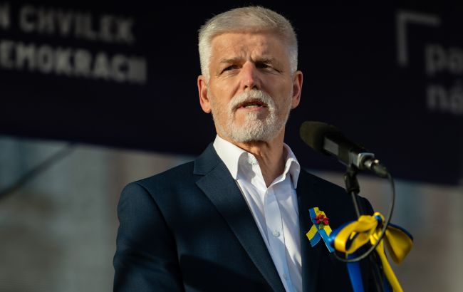  Україна має погодитися з тимчасовим контролем РФ над певними територіями, - президент Чехії 