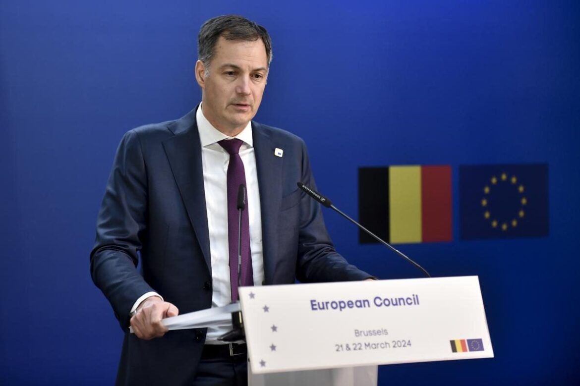  Король Бельгії прийняв відставку прем’єра, починаються консультації про новий уряд 