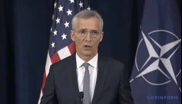  Столтенберг пояснив, чому ЗСУ мають право вражати цілі на території Росії 