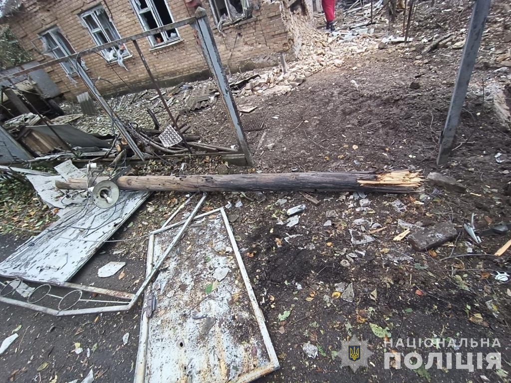  У Нікополі російські снаряди вбили жінку: поліція документує наслідки російських обстрілів 