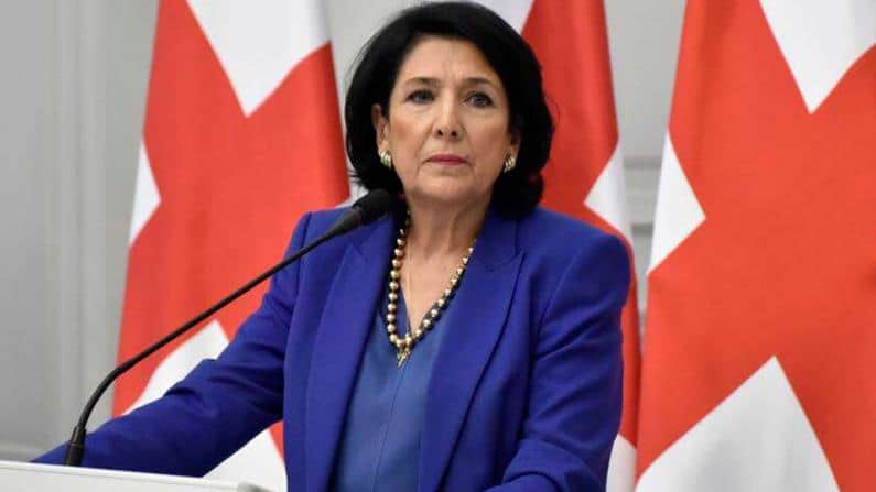  Президентка Грузії закликала Нацбанк скасувати "російське рішення" щодо західних санкцій 
