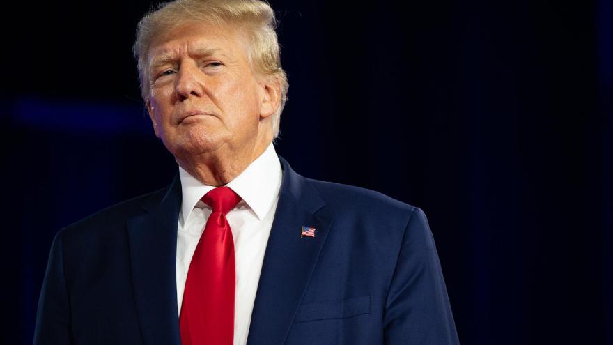  FBI executes search warrant at Trump's Mar-a-Lago in document investigation 