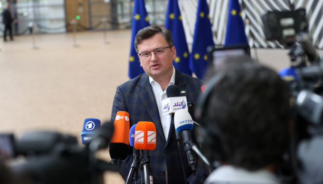  Кулеба закликав світ виснажити воєнну машину рф, обмеживши доступ до перевезень морем 