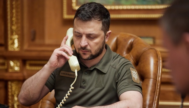 Зеленський обговорив подальше посилення санкцій проти рф з прем’єром Нової Зеландії 