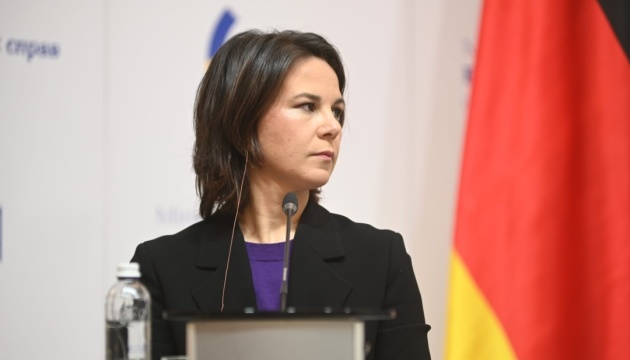  росія має взяти на себе відповідальність за війну та збитки в Україні – Бербок 
