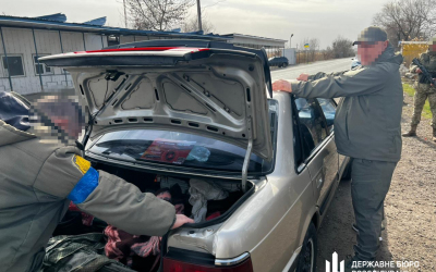  ДБР затримало мешканця Одещини, який під виглядом тероборонівця незаконно переправляв призовників за кордон 