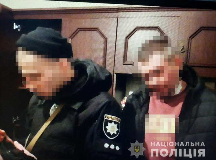  Київські поліцейські вилучили у місцевих мешканців зброю, набої та наркотики 