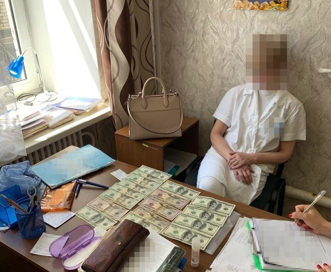  Врач-психиатр погорела на взятке в Харькове: требовала $1000 за содействие в получении группы инвалидности 