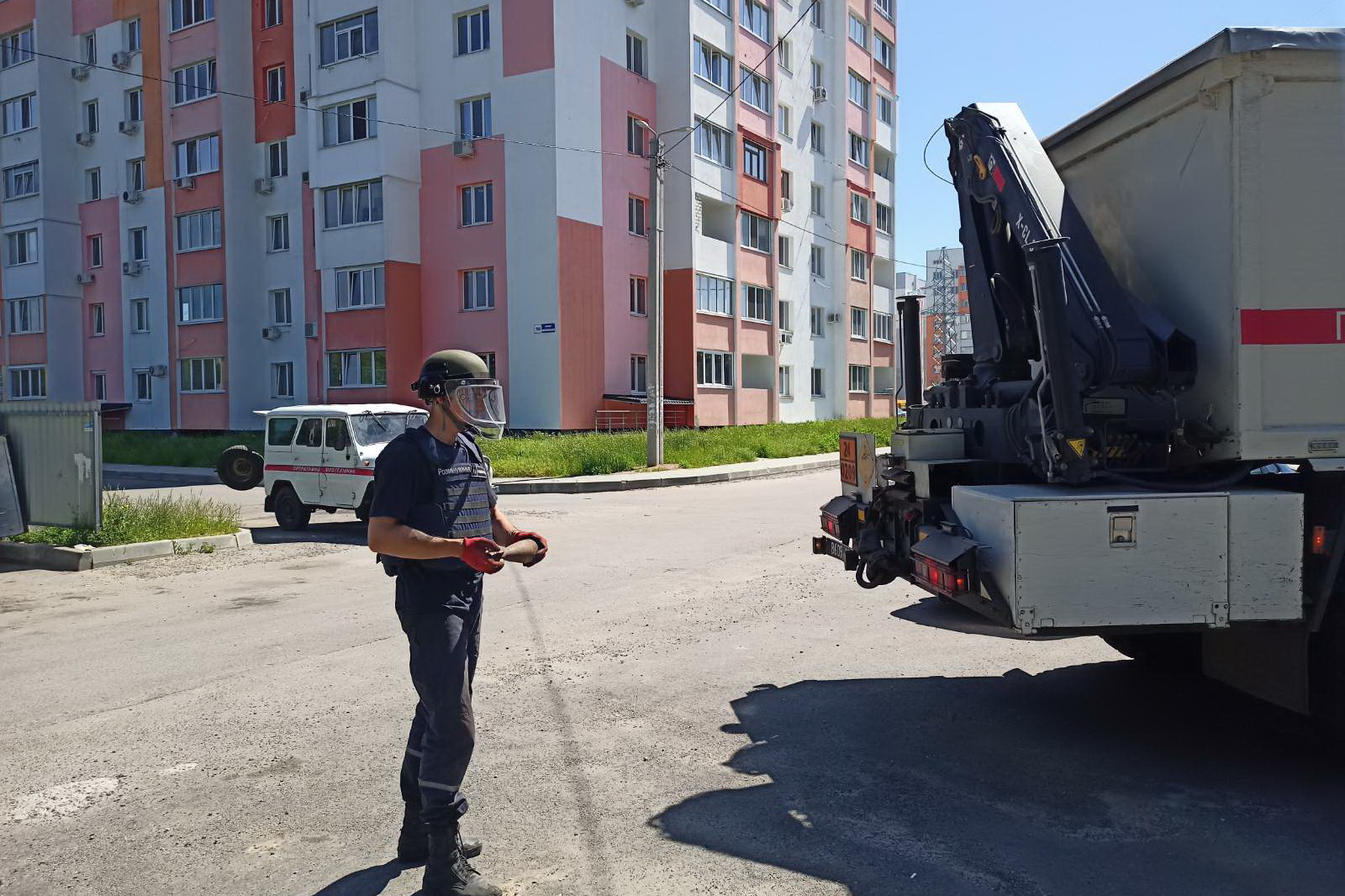  В мусорном контейнере в 30 метрах от жилой многоэтажки в Харькове обнаружили минометную мину 