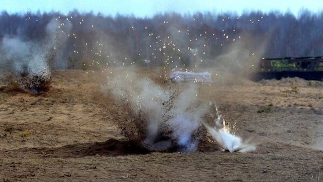  Женщина подорвалась на российской мине, пытаясь тайком перейти линию фронта: фото 18+ 