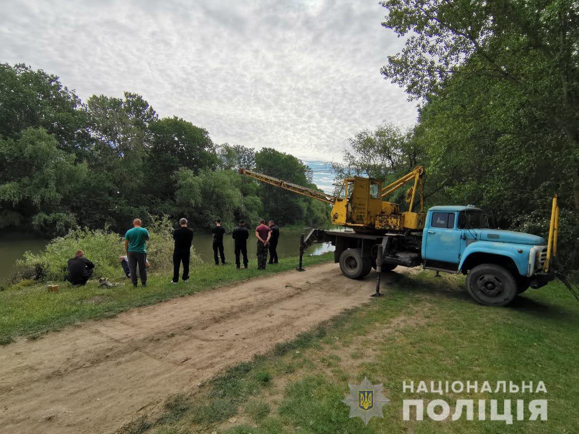  В Одеській області автомобіль з'їхав у річку, загинули два прикордонники 