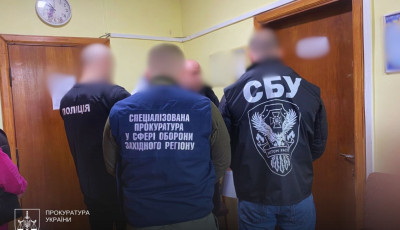 Начальник відділу ТЦК підозрюється у вимаганні у підприємця двох автомобілів