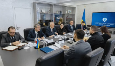 Міністр внутрішніх справ Ігор Клименко: Зустрівся з Міністром-координатором спеціальних служб Польщі Томашем Семоняком