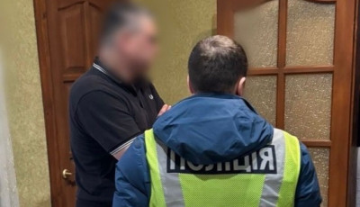 У Києві викрили чоловіка, який за $1700 легалізував іноземців в Україні