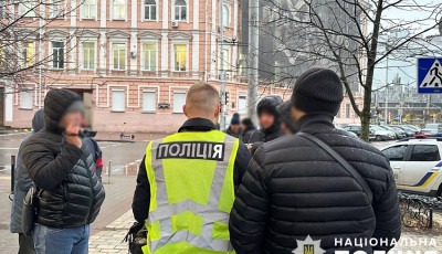 На спробі підкупу слідчого поліції Києва викрито забудовника, який фігурує у справі про привласнення грошей на ремонті бомбосховищ