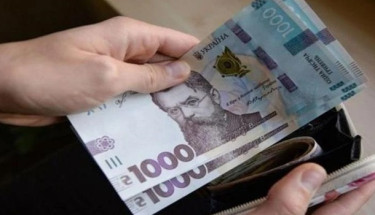 Середня зарплата в Україні у серпні зменшилася на 1,1%