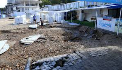 Одесситам запретили купаться в море из-за грязной воды
