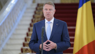 Президент Румунії Клаус Йоханніс, який залишає посаду, доручив лівому соціал-демократу Марчелу Чолаку сформувати новий уряд піс