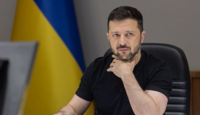 Розвідка України допомогла ідентифікувати танкер тіньового флоту РФ, який затримав французький спецназ - Зеленський