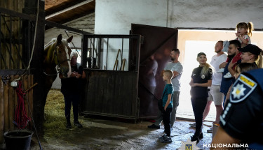 Поліцейські психологи Рівненщини організували іпотерапію для поранених військових