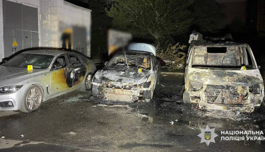 У Києві затримали чоловіка, який за $1000 підпалив військовий мікроавтобус
