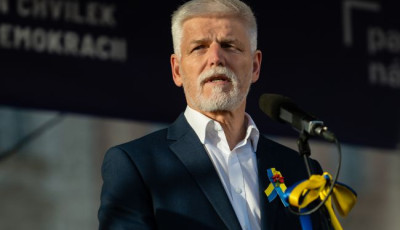 Україна має погодитися з тимчасовим контролем РФ над певними територіями, - президент Чехії